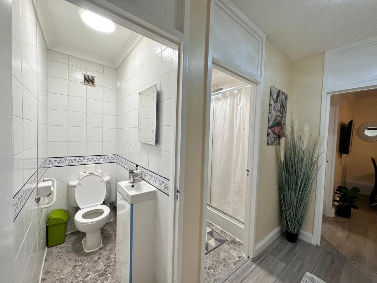 Posh 2-Bedroom, Living Room, Kitchen & 1.5 Bathroom Londra Dış mekan fotoğraf